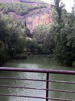 Apartamentos turísticos en Cuenca, al lado del Rio Júcar, en la desembocadura del rio Húecar.