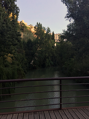 Apartamentos turísticos en Cuenca, al lado del Rio Júcar, en la desembocadura del rio Húecar.